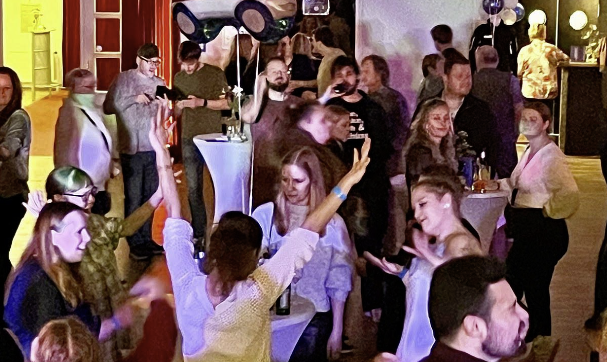 Blaulicht-Milieu einmal anders: Großer Zuspruch für Party der Einsatzkräfte auf Sylt